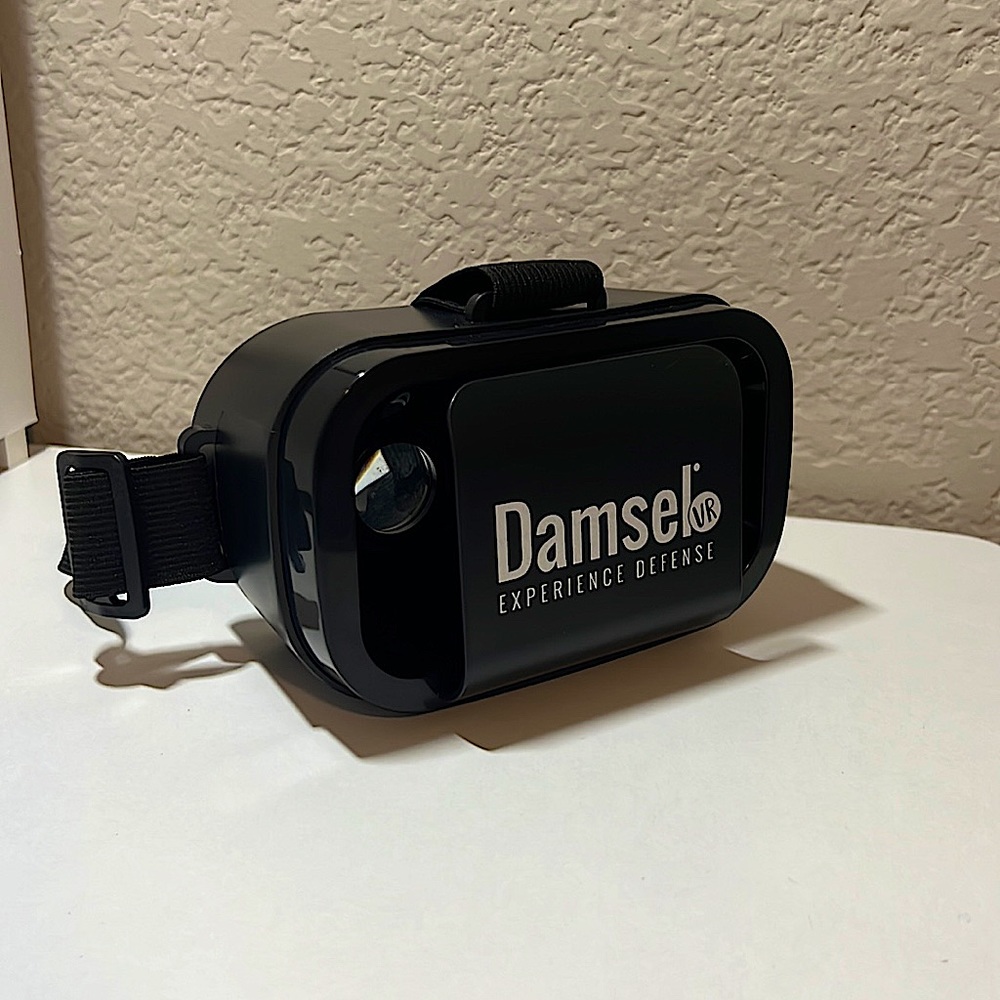 DamselVR black smartphone headset with adjustable head straps!